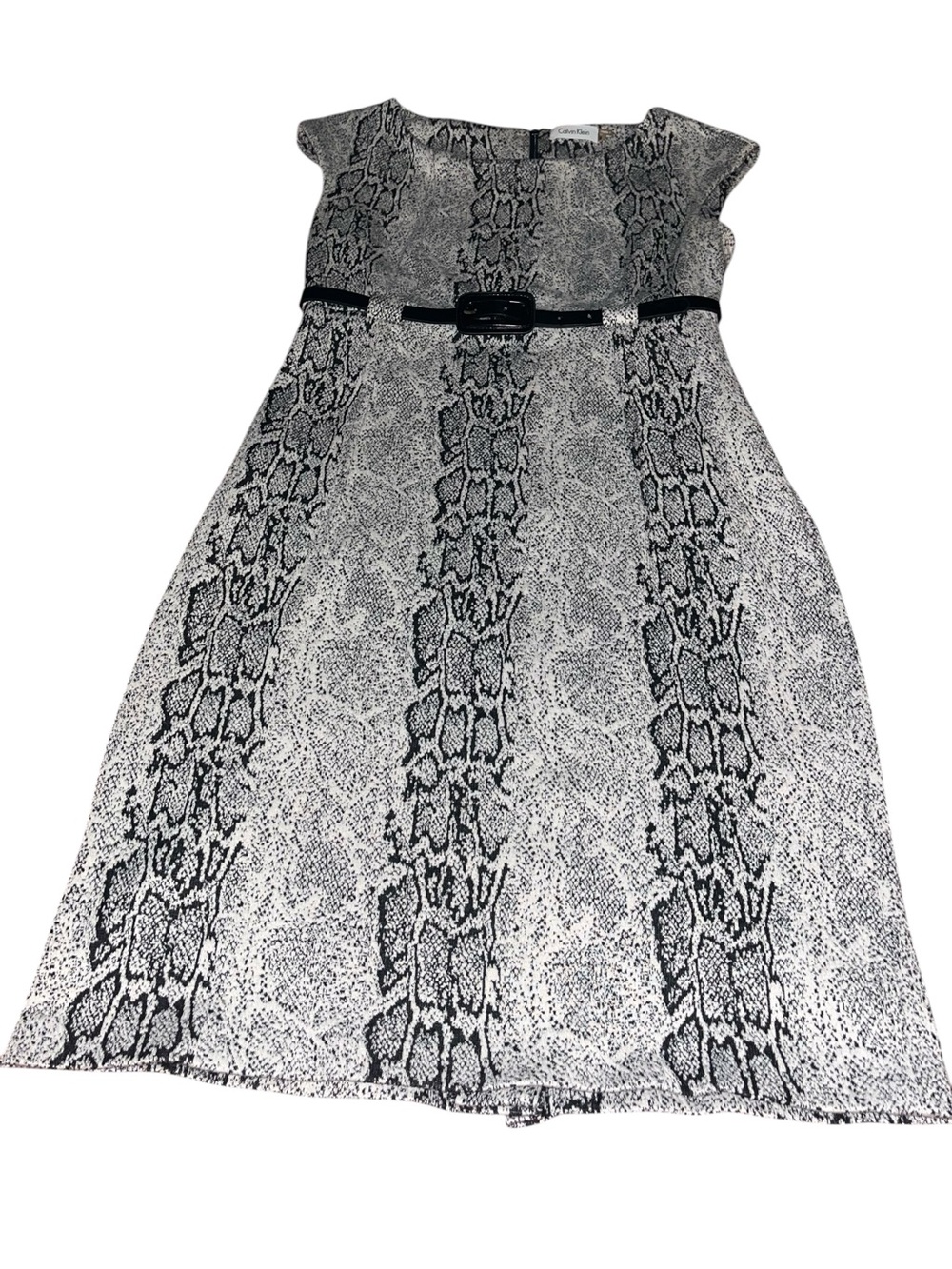 Calvin Klein size 8 Womens Black & White Snake Print Belted Dress